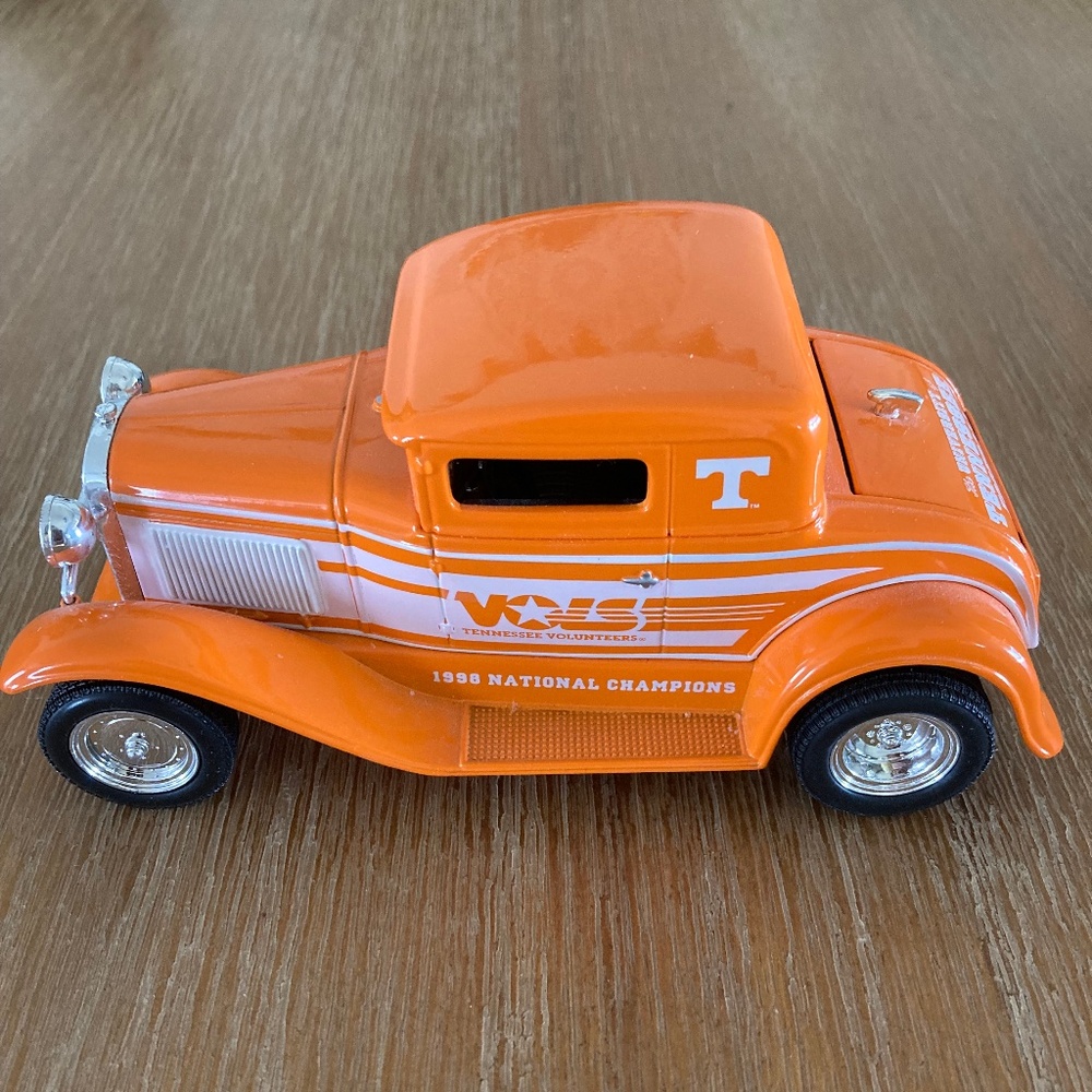 University of Tennessee model bank car